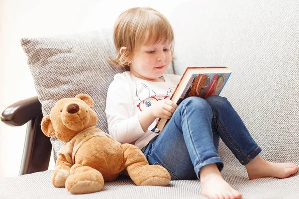 Child Looking Interested Book — Stock Photo, Image