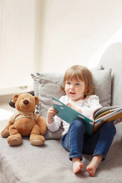 Girl Book Plushe Bear Leisure Home Concept — Stock Photo, Image
