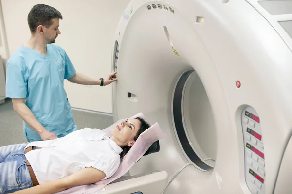 Woman Patient Laying Magnetic Resonance Imaging Machine — Stock Photo, Image