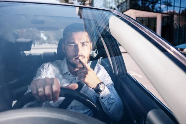 Joven Decepcionado Coche — Foto de Stock