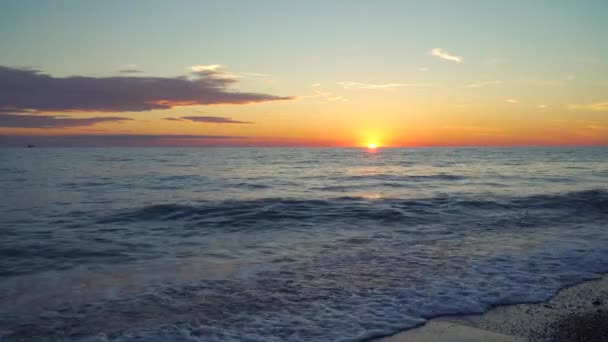 Solnedgång över havet — Stockvideo