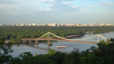 Kiev yaya köprüsü