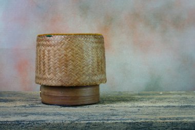 Bambu konteyner tutmak için yapışkan pirinç pişmiş