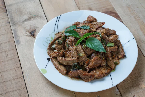 Ταϊλανδικά τρόφιμα κάρβουνο-βραστό χοιρινό λαιμό πικάντικη σαλάτα — Φωτογραφία Αρχείου
