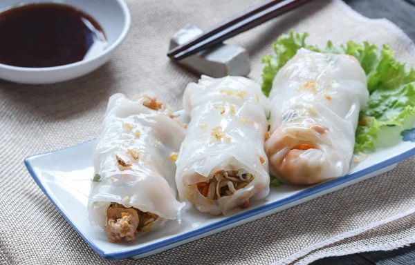 Chinese Steamed Rice Noodle Rolls, Selection focus