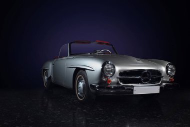 29 Eylül 2014, Moskova: Mercedes-Benz 190SL W121 Müzedeki özel bir koleksiyondan