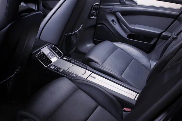 Clean Interior Porsche Panamera Med Lädersäten Och Aluminiumpanel — Stockfoto