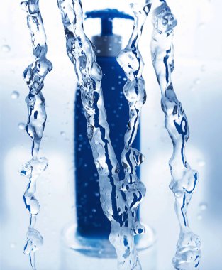 Su sıçramalı dezenfektan şampuan sabunu.