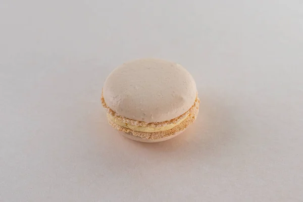 Gâteau Macaron Crème Sur Fond Clair — Photo