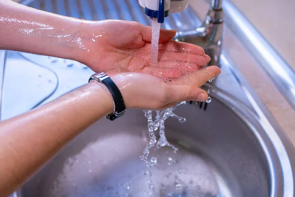 Lavarse Las Manos Correctamente Concepto Higiene Salpicando Agua Alto Ángulo —  Fotos de Stock