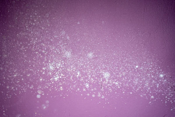 Molde Branco Parede Úmida Textura Roxo Pintado Fachada Casa Quarto — Fotografia de Stock