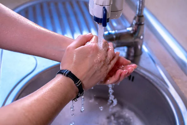 Lavarse Las Manos Correctamente Salpicando Agua Concepto Higiene Alto Ángulo —  Fotos de Stock