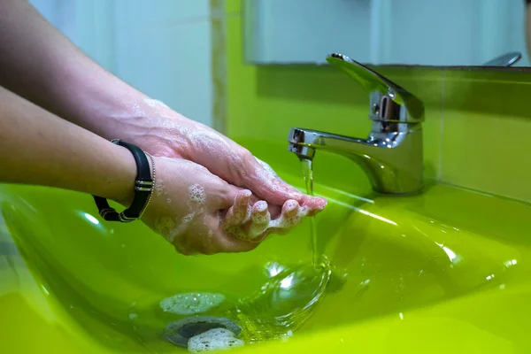 Lavar Bem Mãos Conceito Higiene Esfregando Com Água Sabão Lavatório — Fotografia de Stock