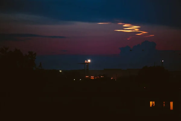 Φωτιά Κόκκινο Πορτοκαλί Σύννεφα Ουρανό Υφή Φόντο Βιομηχανικό Τοπίο — Φωτογραφία Αρχείου