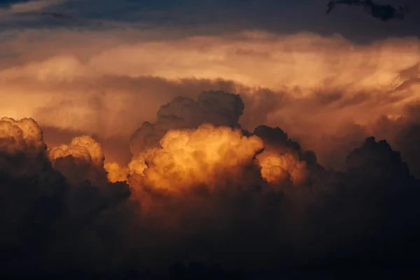 Вогняні Червоні Помаранчеві Хмари Фону Текстури Неба — стокове фото