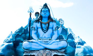 Shiva Tanrı heykeli Surat yakınlarında, Gujarat.