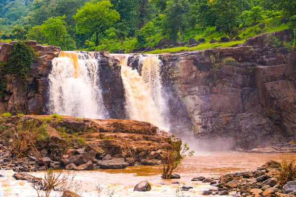 Cachoeira Incrível Cair Musgo Verde — Fotografia de Stock