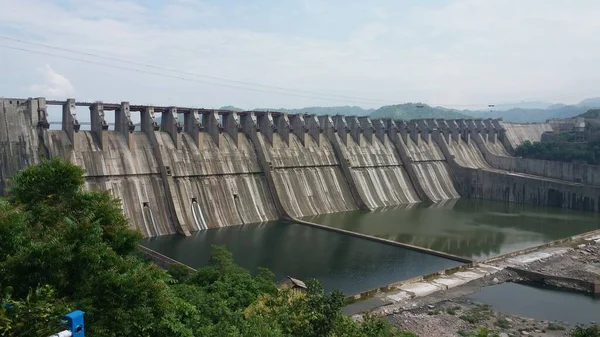 Sardar Sarovar水坝 Sardar Sarovar Dam 是印度古吉拉特邦Narmada河上的一个大型灌溉和水电多功能水坝 — 图库照片