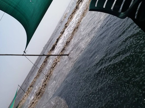 Wellen Die Auf Den Strand Kommen Meereswellen Erreichen Sandy — Stockfoto