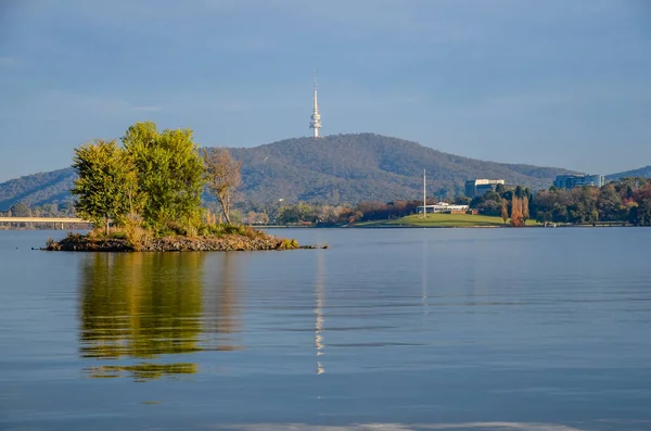 Μνημεία Canberra Γύρω Από Λίμνη Burley Griffin Αυστραλιανή Πρωτεύουσα — Φωτογραφία Αρχείου