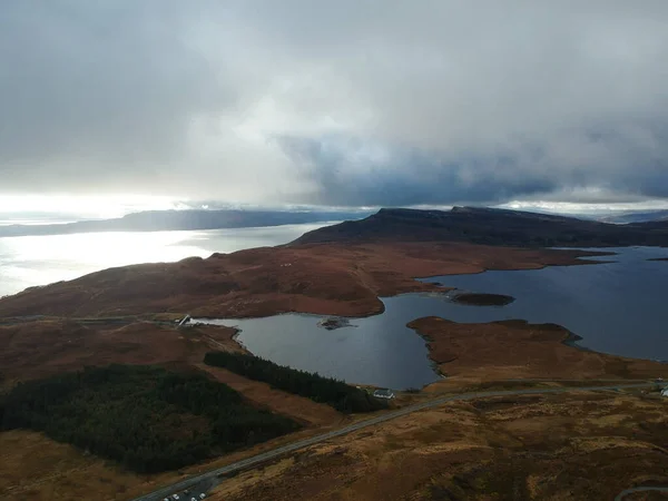 Skoçya Nın Skye Adası Yakınlarındaki Storr Gölü Nün Havadan Görünüşü — Stok fotoğraf
