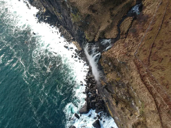 高地Skye岛Kilt Rock附近的Mealt Falls的空中景观 — 图库照片