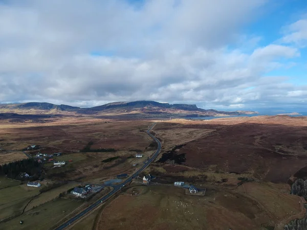 Skoçya Nın Skye Adası Ndaki Kilt Rock Yakınlarındaki Manzaranın Havadan — Stok fotoğraf