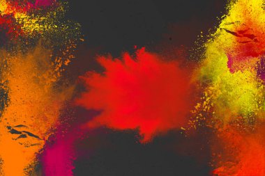 Koyu arkaplanda renkli patlamalar. 