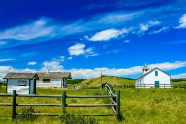 Tarihsel McDougal Kilisesi, Alberta 'da ilkti. Morley, Alberta, Kanada.