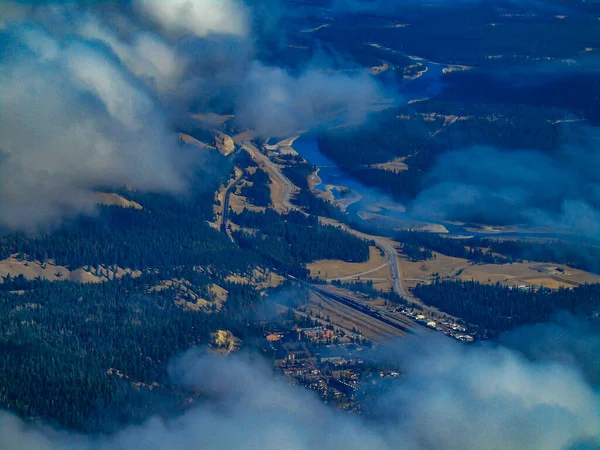Ciudad Jasper Través Las Nubes Cima Montaña Whistlers Jasper Alberta — Foto de Stock