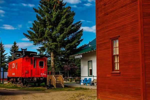 Régi Vasútállomás Kihalt Épületek Járművek Delburne Alberta Kanada — Stock Fotó