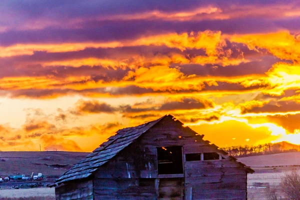 Nascer Sol Sobre Edifício Rústico Spingbank Alberta Canadá — Fotografia de Stock