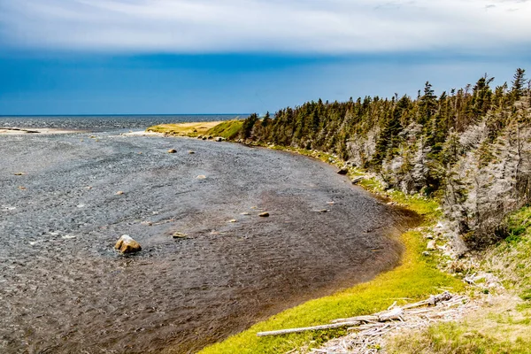 波特兰溪蜿蜒流向大海 加拿大纽芬兰波特兰溪 — 图库照片