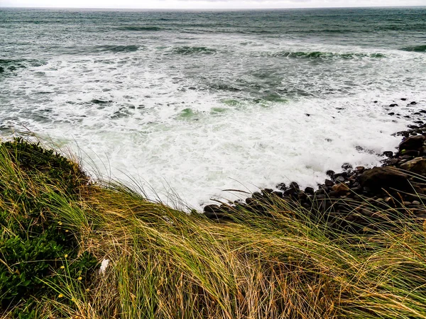 Fale Rozbijają Się Lądzie Taranaki Beach Taranaki Nowa Zelandia — Zdjęcie stockowe