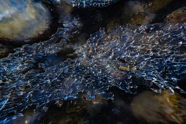 Agua Corriente Bajo Hielo Mosquito Creek Parque Nacional Banff —  Fotos de Stock