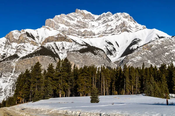 Vistas Montanha Cascata Final Inverno Banff National Park Alberta Canadá — Fotografia de Stock