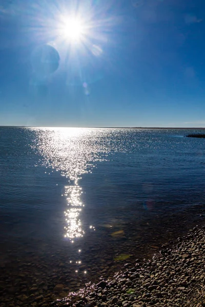 Slunce Třpytí Vodě Lake Mcgregor Provincial Rekreační Oblast Alberta Kanada — Stock fotografie