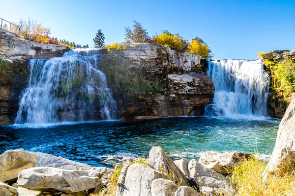 Tweeling Valt Herfst Lundbreck Falls Provinciaal Recreatiegebied Alberta Canada — Stockfoto