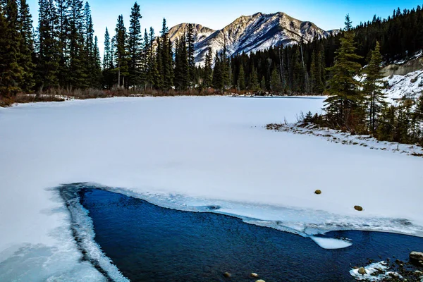 Neve Precoce All Inizio Dell Autunno Mount Lorret Ponds Parco — Foto Stock