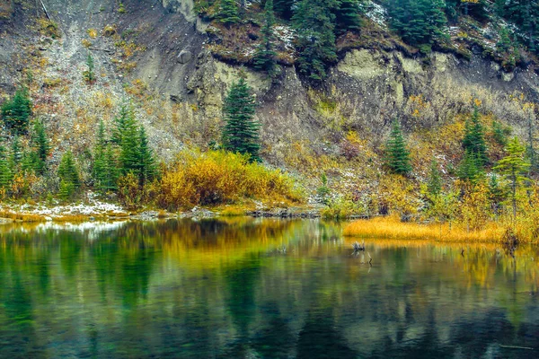 Frühschnee Frühen Herbst Mount Lorret Ponds Bow Valley Wildlife Park — Stockfoto