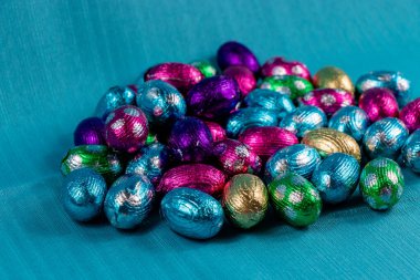 Renkli paskalya yumurtaları, şekerler ve sepetler sergilenecek. Calgary, Alberta, Kanada