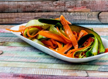 Cogette kurdele salatası. Calgary, Alberta, Kanada