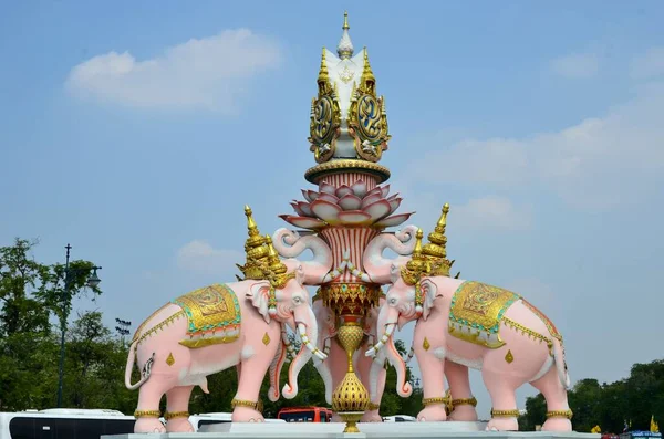 Magnificent Traffic Island City Bangkok Elephants — Stock Photo, Image
