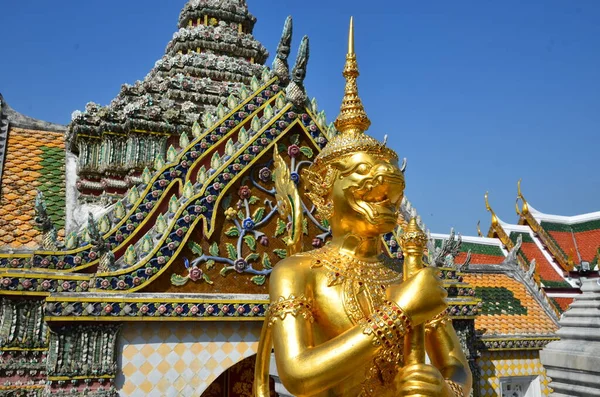 Guardião Dourado Frente Edifício Wat Phra Kaew Bangkok — Fotografia de Stock