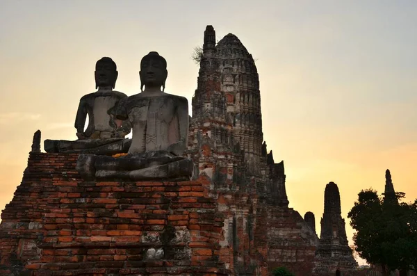 Buddha Statuen Vor Dem Beeindruckenden Prang Wat Chaiwatthanaram Ayutthaya — Stockfoto