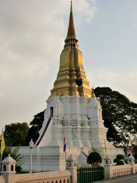 Phra Chedi Sri Suriyothai Estupa Dorada Ayutthaya — Foto de Stock