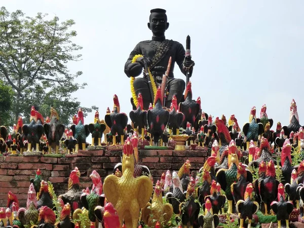 Satoja Kukko Patsaita Wat Thammikarat Ayutthaya — kuvapankkivalokuva