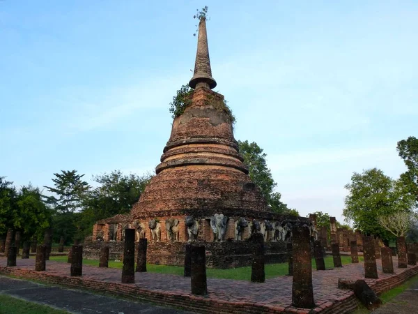 Wat Sorasak Ett Vackert Tempel Elefanter Sukhothai — Stockfoto