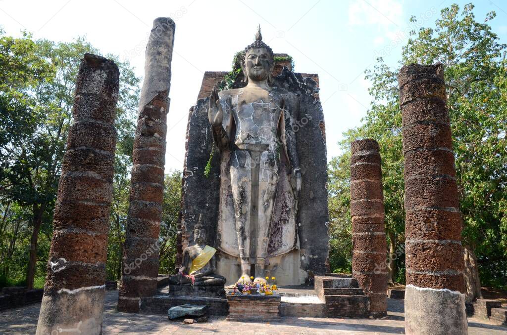 One of Sukhothai's most beautiful Buddha images: the Phra Attharot Buddha of Wat Saphan Hin