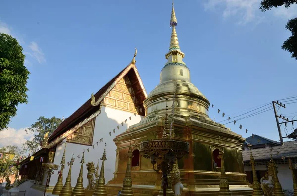 Chedi Dorado Wat Phra Singh Chiang Rai — Foto de Stock